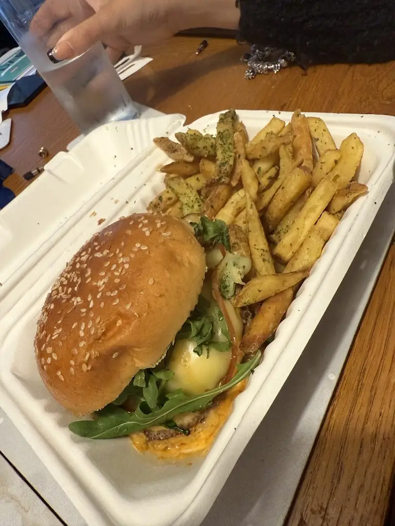 Liam Ware_Boom Tingz Burgerz_Bridgwater_review
