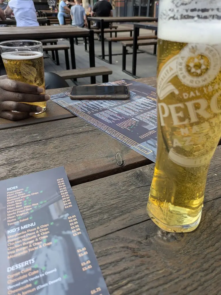 Albert Junior Mhaka_The Indian Tavern Ltd_Brierley Hill_review