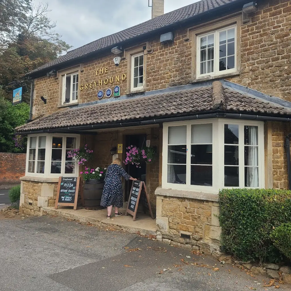 Gareth Wood_The Greyhound_Bromham_review