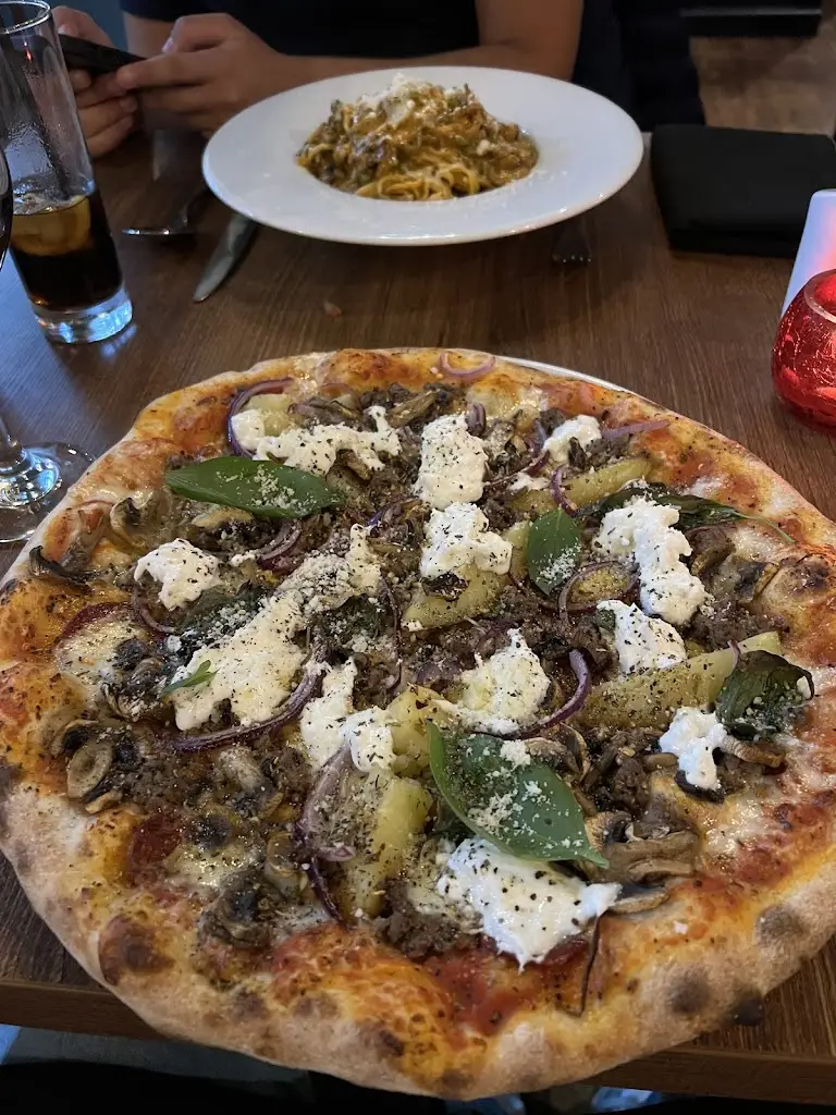 luigi 81_La Filia_Altrincham_recensione