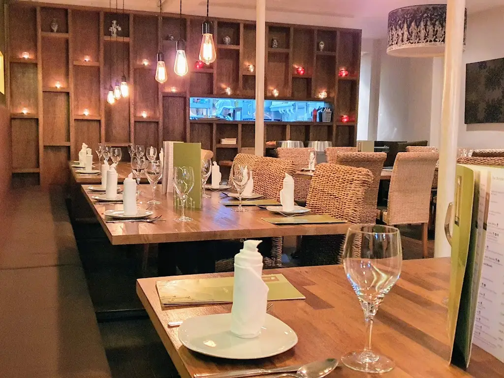Darren Gilbert_Tiien Thai Broadstone_Broadstone_review