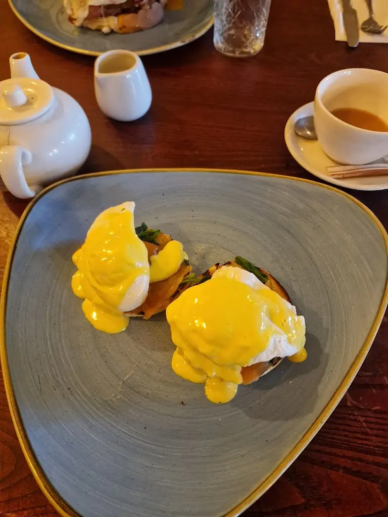 Lauren Daly_Brampton Halt_Brixworth_review