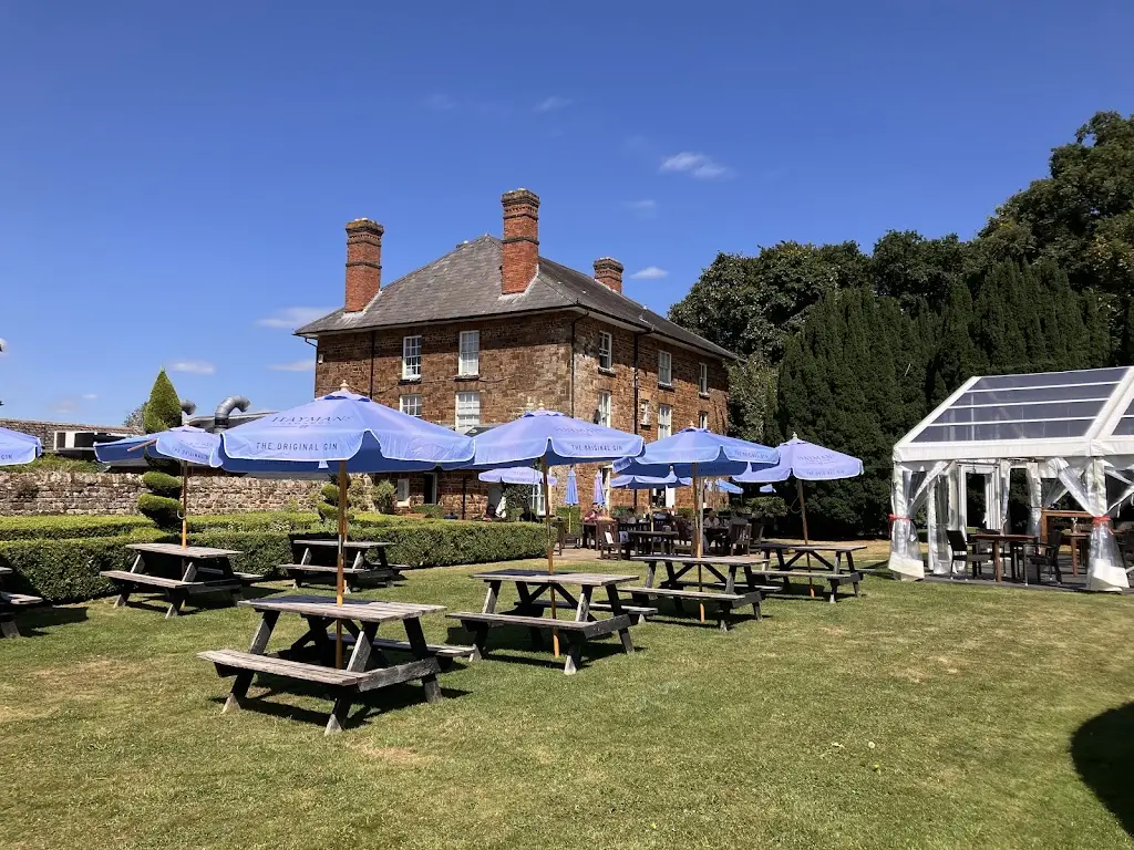 Lamport Swan_Brixworth_slider_image_3