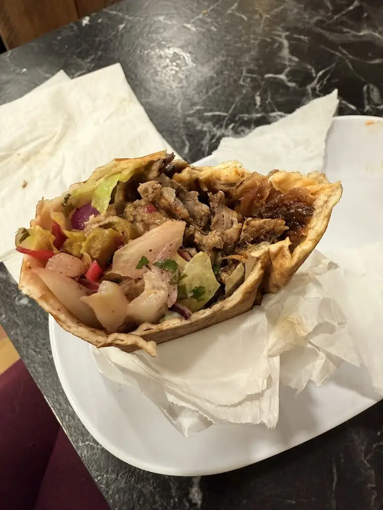 Vera Cruz Lebanese Grill and Cafe_Brixton Hill_slider_image_3