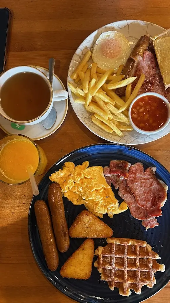 Lila Reinhart_Cafe On The Hill_Brixton Hill_review