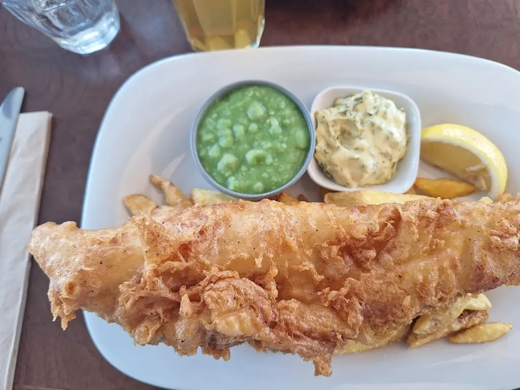 Louise Peddie_Perch on Worthing Pier_Broadwater_review