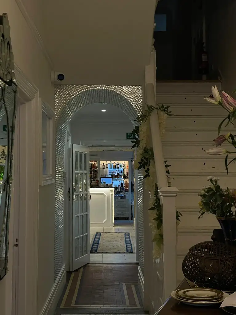 Brittany Genis_Orchid House_Broadwater_review