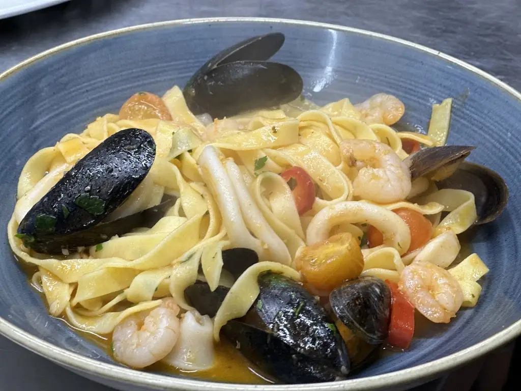 Ciao Amici Restaurant_Briston_slider_image_3