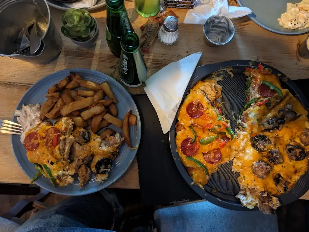 Tom Hutchinson_The Queens Arms_Brotton_review