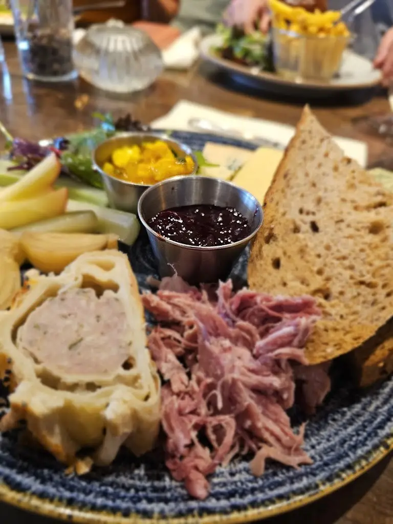 Neil Williams_Ewe & Lamb_Bromsgrove_recensione