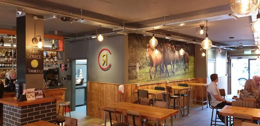 L Thornton_Commoners_Brockenhurst_review