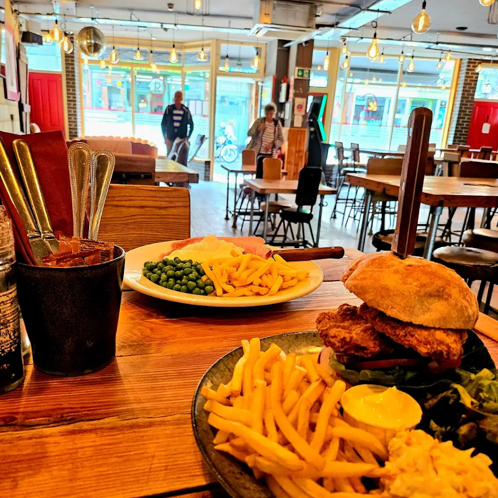 Commoners_Brockenhurst_slider_image_3