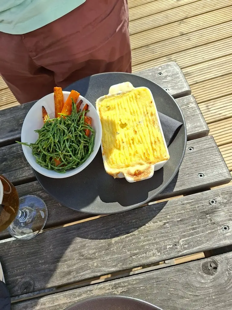 Linda_The White Heron_Brundall_review