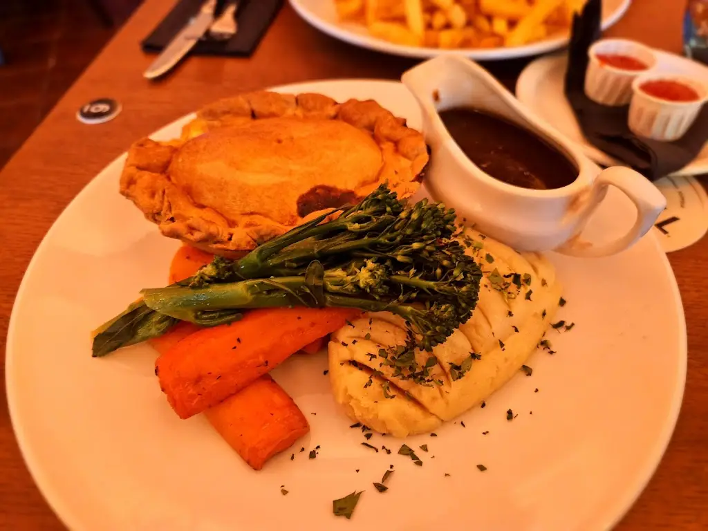 Hannah CT_The White Heron_Brundall_review