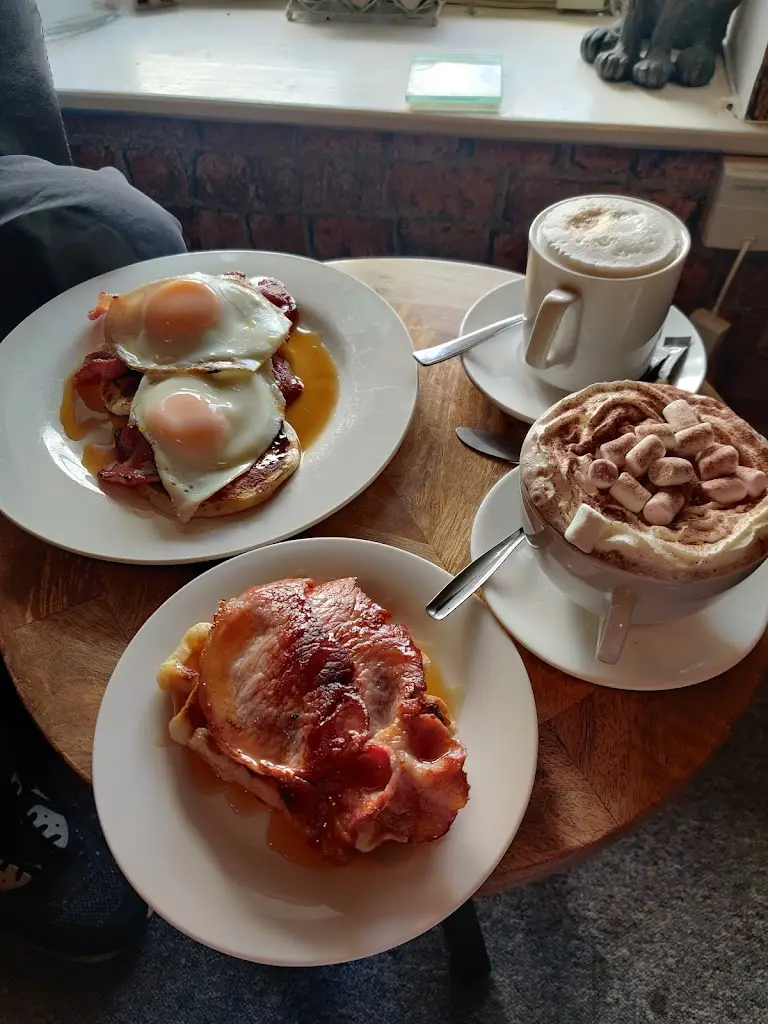 Benafsha Postwala_Brundall Coffee Shop Crafts_Brundall_review