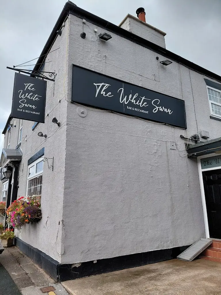 Katrina Wolff_The White Swan_Bubwith_review