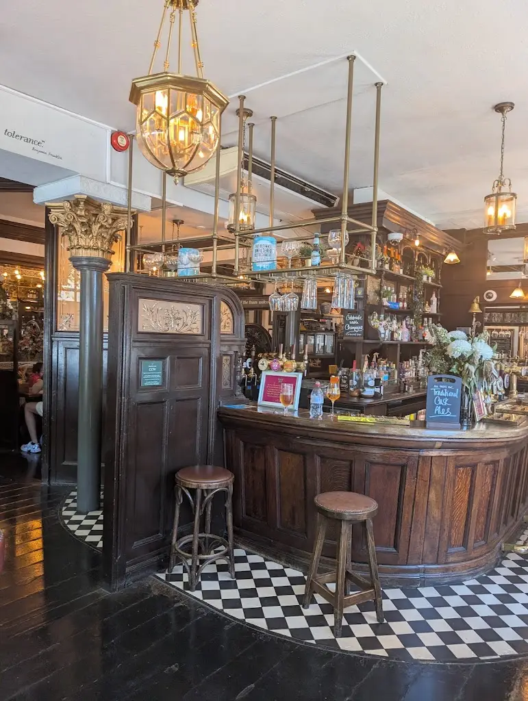 sally mckay_The Bunch Of Grapes_Brompton_review