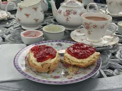 Menu_Singing Kettle_Buckfastleigh_image_5