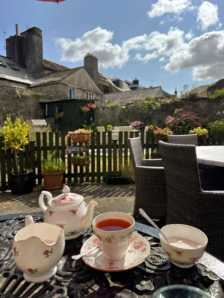 Naomi O'connor_Singing Kettle_Buckfastleigh_review