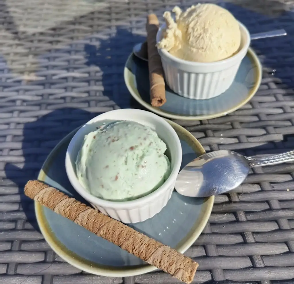 J Sin_Singing Kettle_Buckfastleigh_review