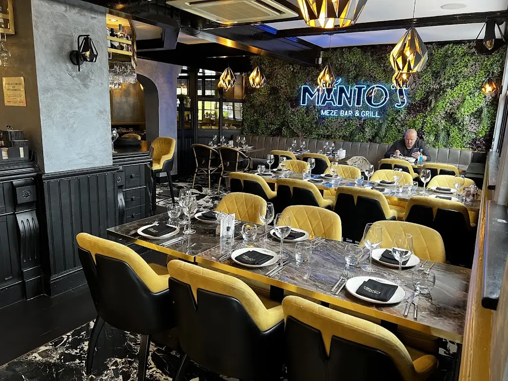 Manto's Meze Bar & Grill restaurant in Broxbourne
