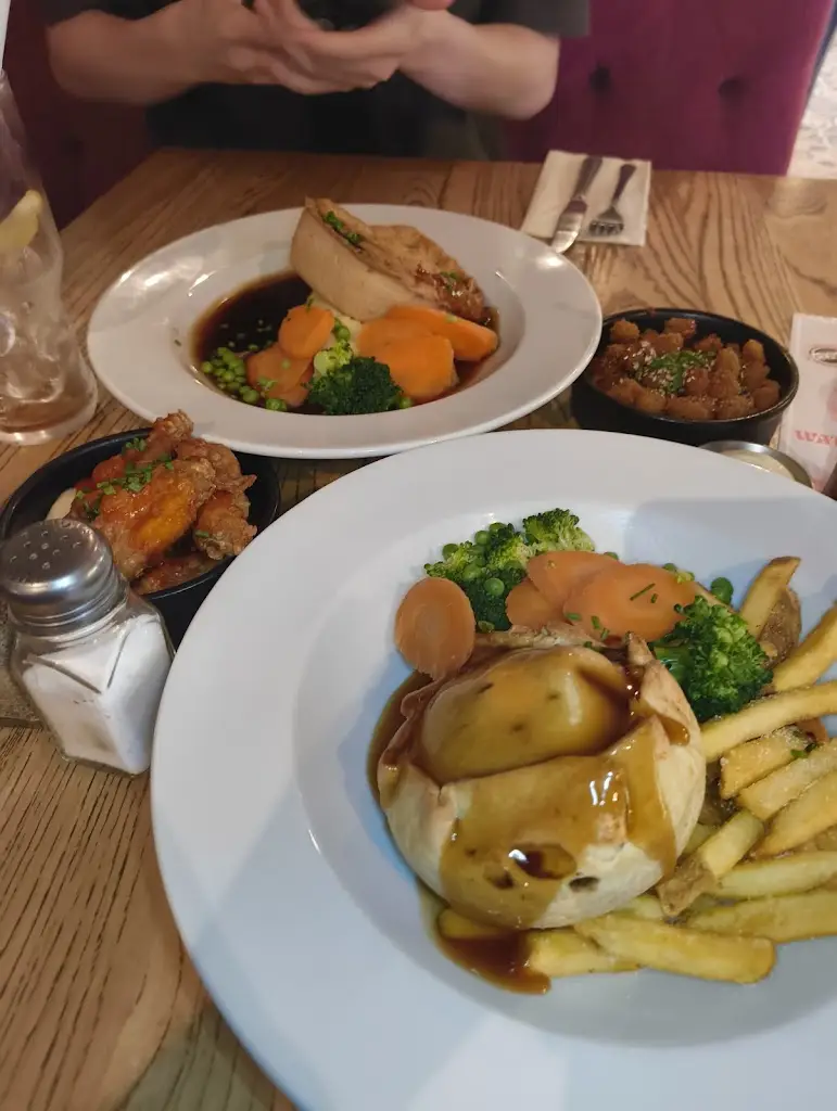 James Williams_Bull_Broxbourne_review