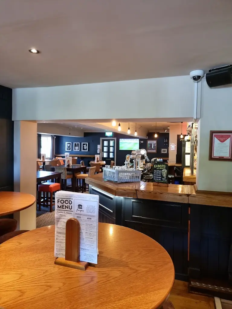 White Horse_Broughton Astley_slider_image_1