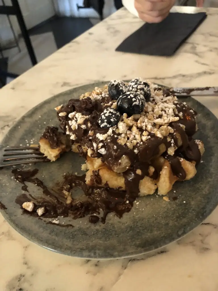 beata shaheen_Monty's burger bar_Ambrosden_review