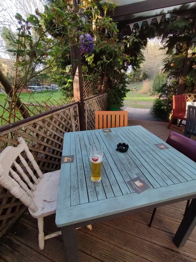 One Man And A Can_The Red Admiral_Broughton Astley_review