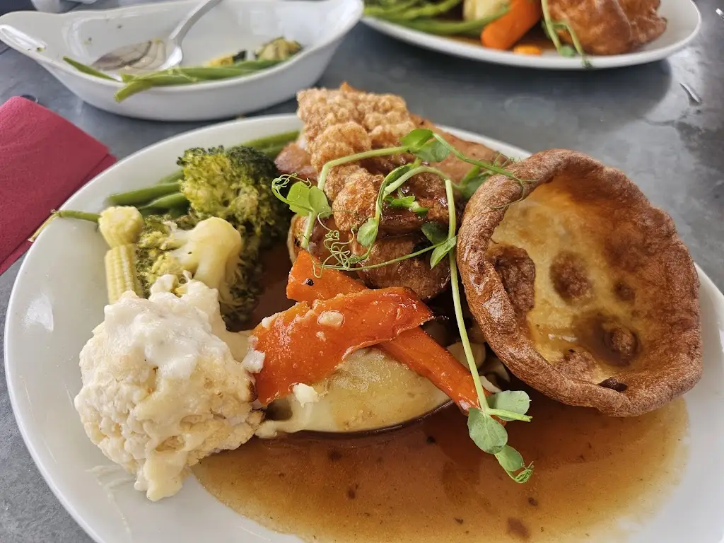 Tarnya Wholton_@Stanton Lakes_Broughton Astley_review