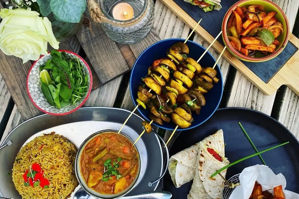 Queens Tandoori_Broughton Astley_slider_image_2