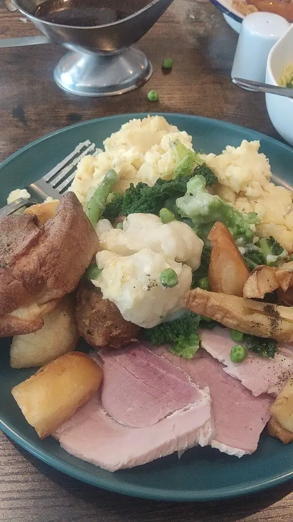 Paul Wells_The Pig In Muck_Broughton Astley_review