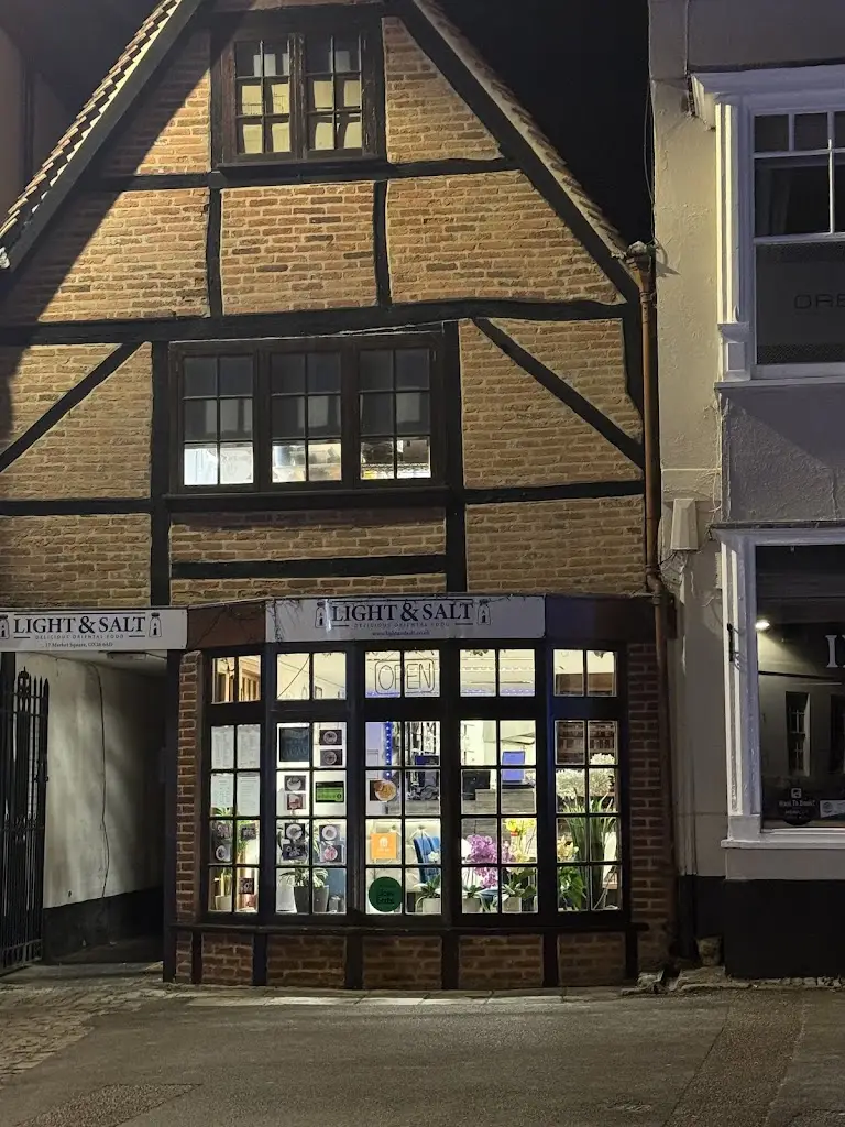 JM Insource 1st_Light and Salt_Ambrosden_recensione