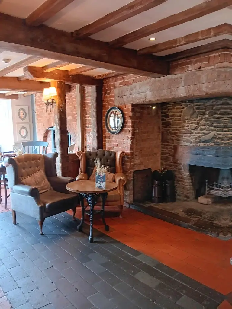 Maisy Frank_Nags Head_Brownhills_recensione