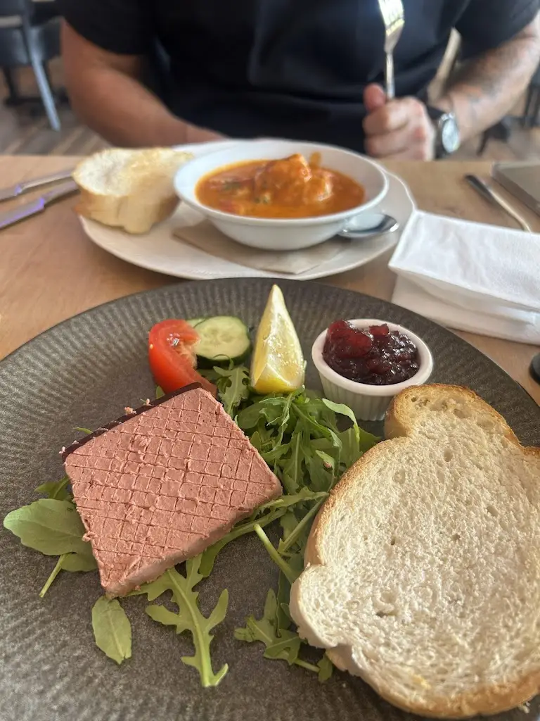 nicola boland_Cortina Italian Restaurant_Brownhills_review