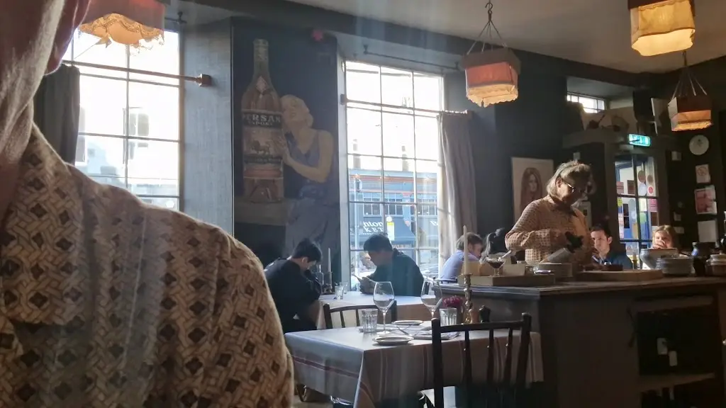 L'Escargot Bleu Restaurant and Wine Bar_Broughton_slider_image_2