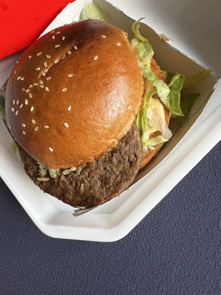 Viki Erczhegyi_McDonald's_Broughton_review