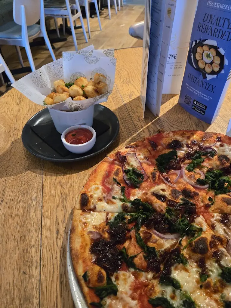 Lauren Downard_Pizza Express_Broughton_review