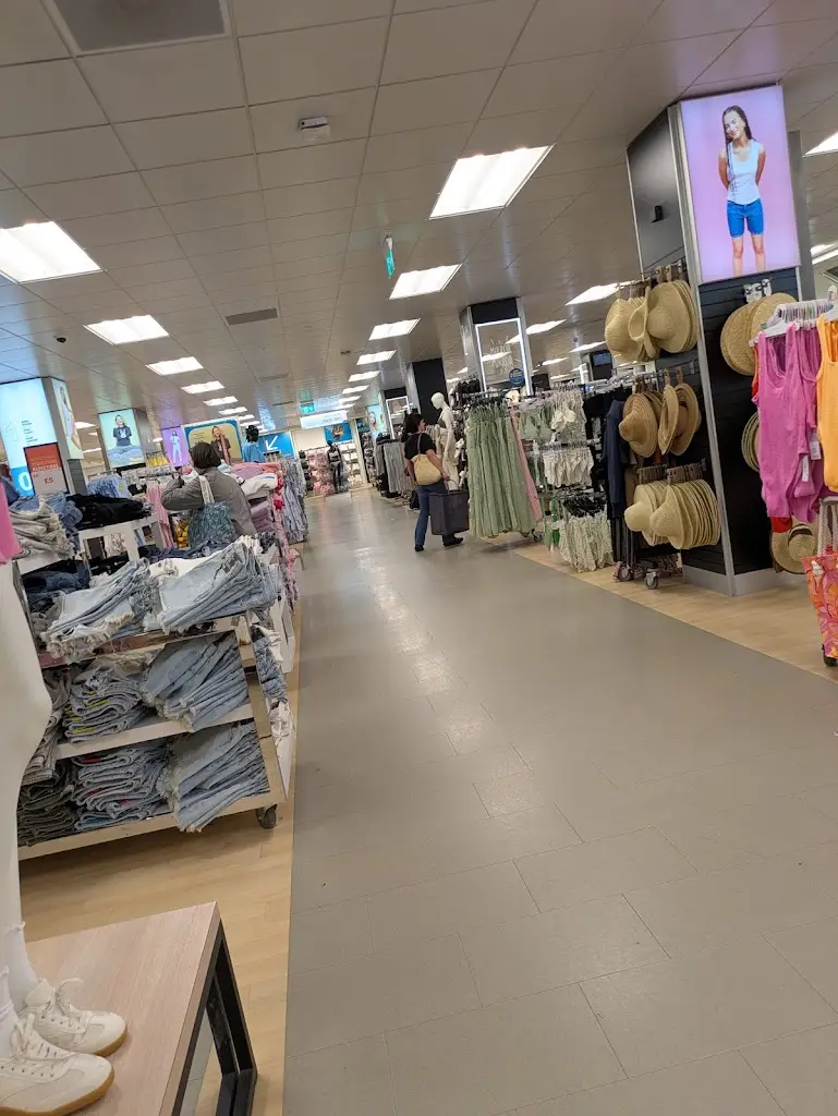 Broughton Shopping Park_Broughton_slider_image_3