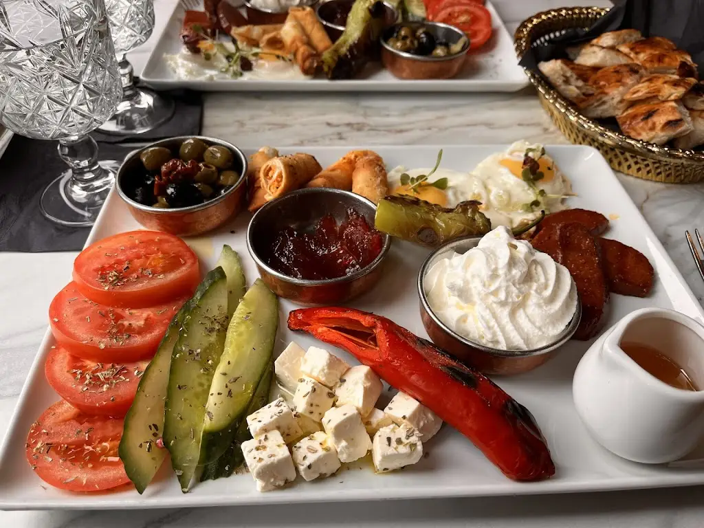 Guy Horwood_Mey Mediterranean Bar & Grill_Buckingham_review