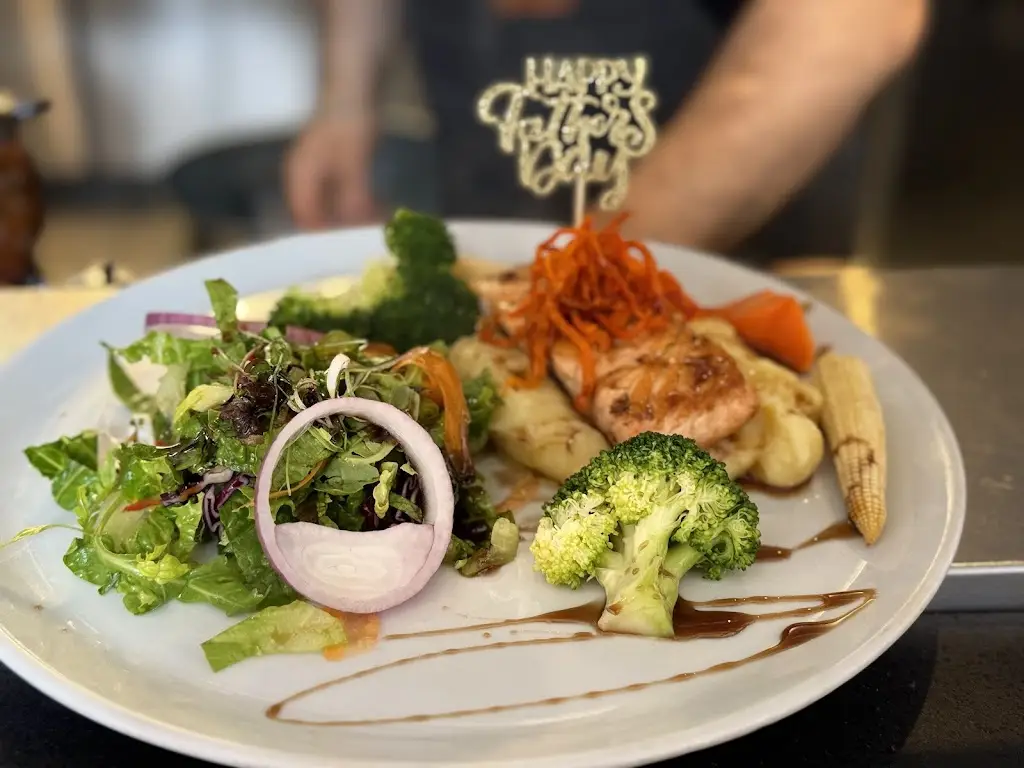 Mey Mediterranean Bar & Grill_Buckingham_slider_image_3