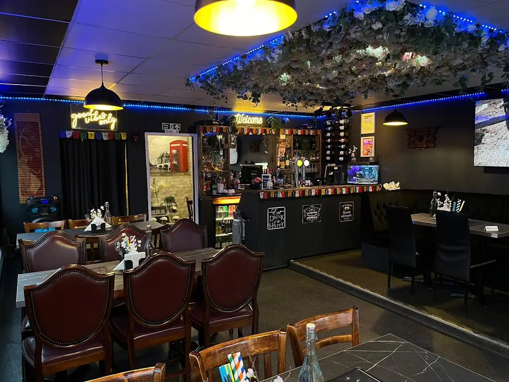 SOLTI'S KITCHEN_Bulford_slider_image_1