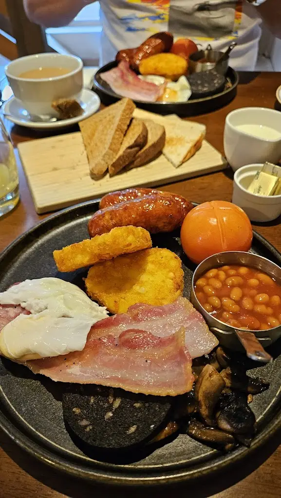 Maryna Ryan_White Hart_Broseley_review