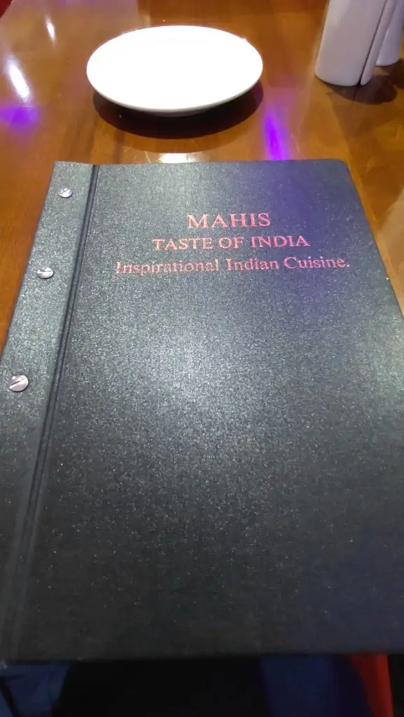 Sunny Hollis_Mahis_Bromyard_recensione