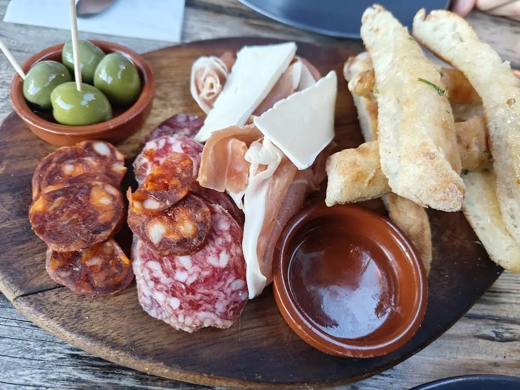 Alecco Bar & Restaurant_Buckhurst Hill_slider_image_3