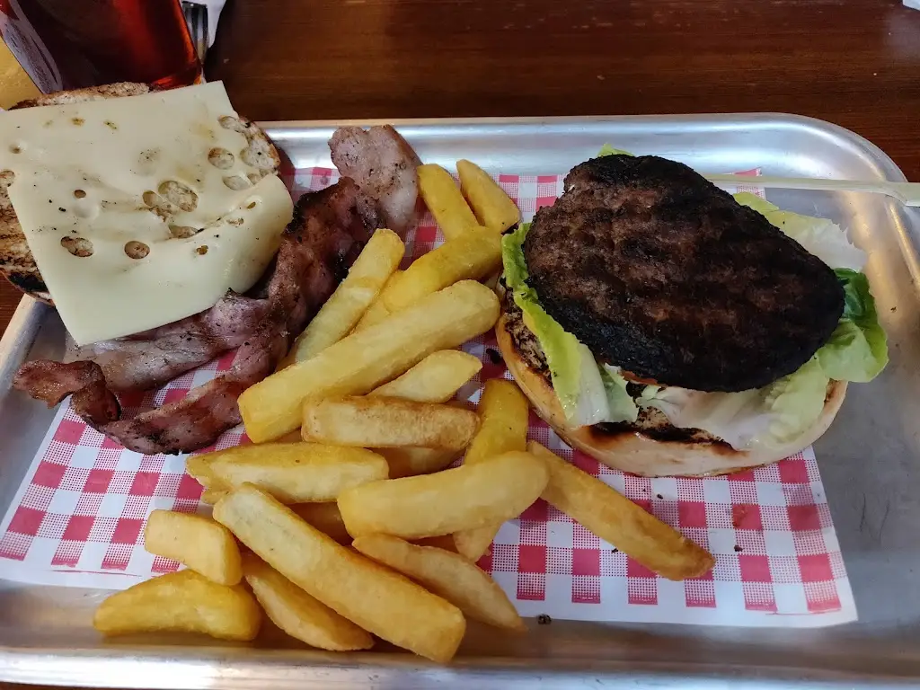 Pascal Shakarjian_The Salterton Arms_Budleigh Salterton_review