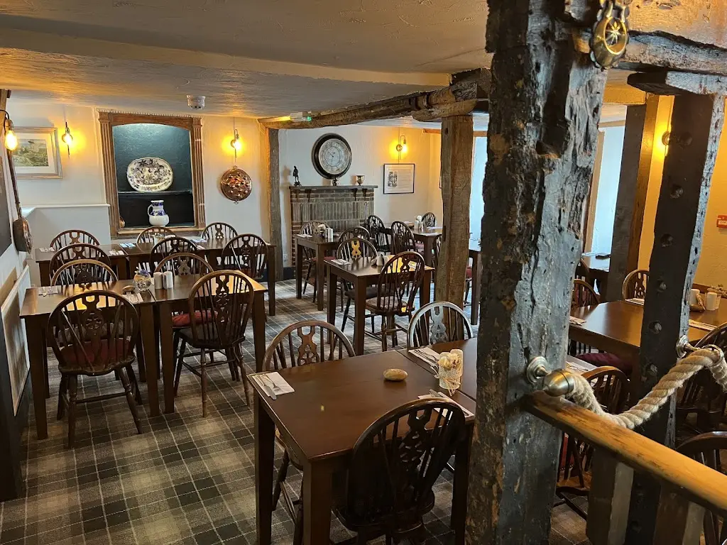 Sir Walter Raleigh_Budleigh Salterton_slider_image_1