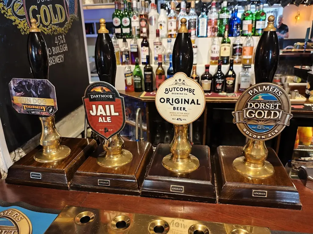 Sir Walter Raleigh_Budleigh Salterton_slider_image_2