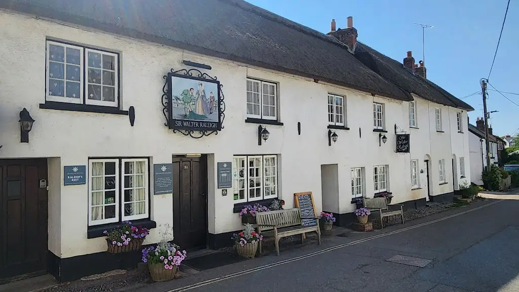 Sir Walter Raleigh_Budleigh Salterton_slider_image_3