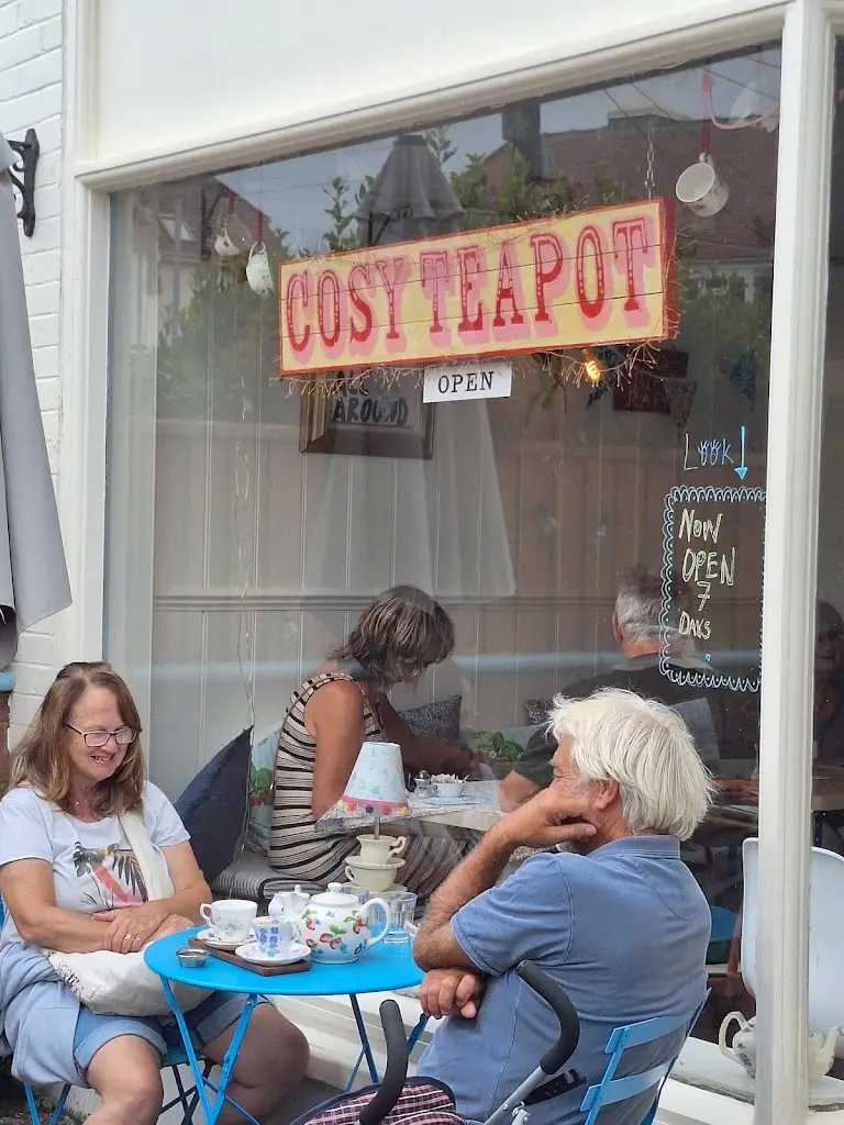 Elizabeth Johnson_The Cosy Teapot_Budleigh Salterton_review